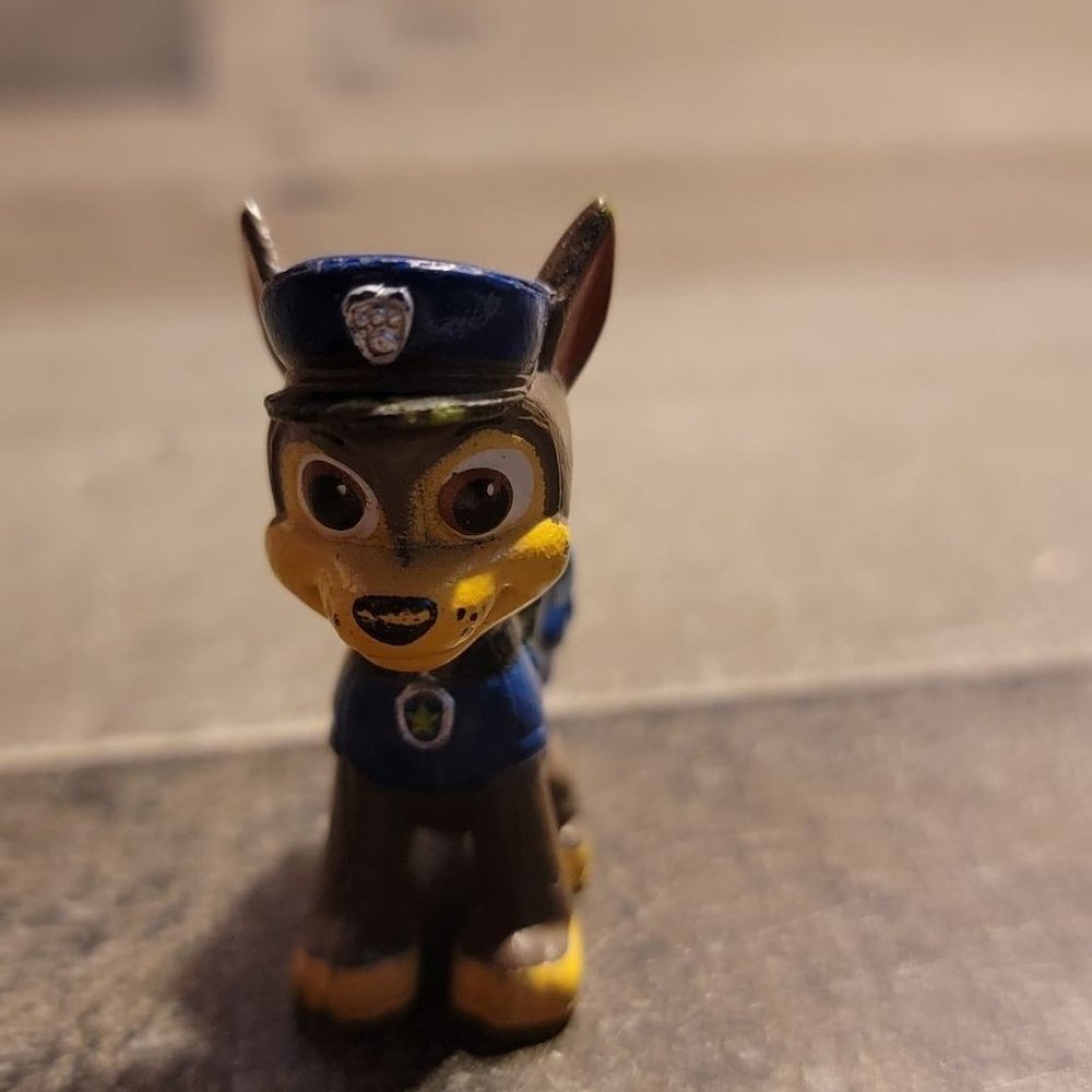 Paw patrol chase police figure toy